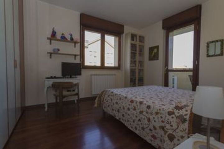 Room 10 of 18