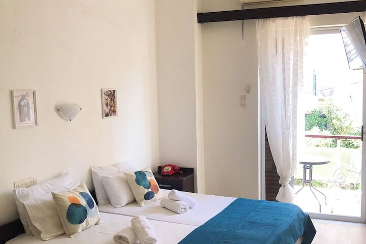 Room 16 of 38