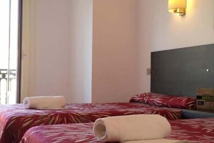 Room 4 of 8