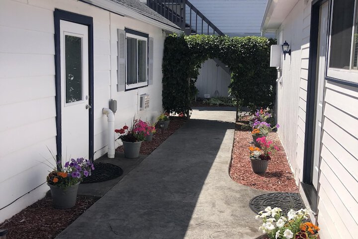 Hotel Exterior 58 of 72