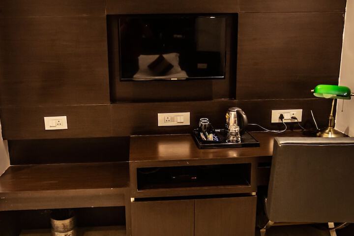 Room 11 of 18