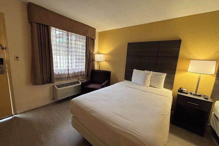 Room 4 of 15