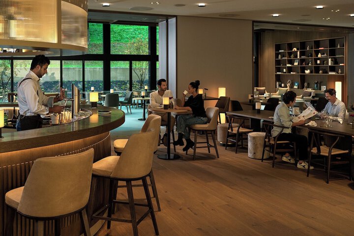 Lobby lounge