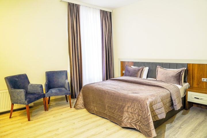 Room 5 of 28