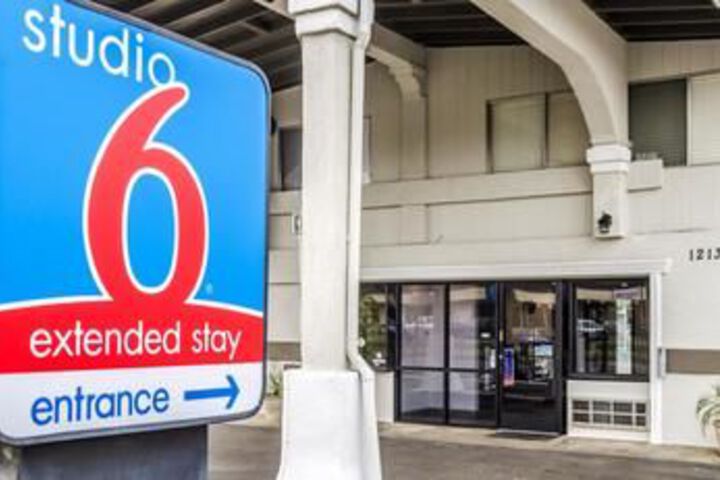 Hotel 5 of 70