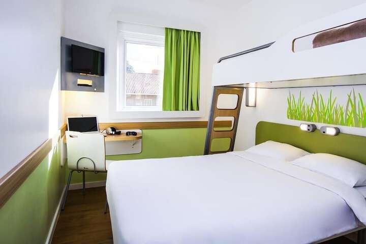 Room 7 of 24