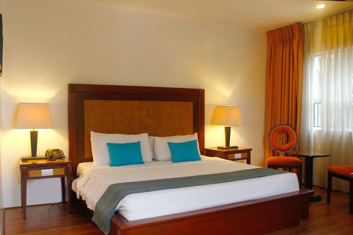 Room 4 of 36
