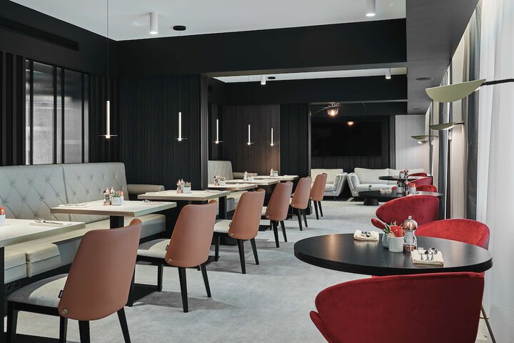 Lounge 114 of 145
