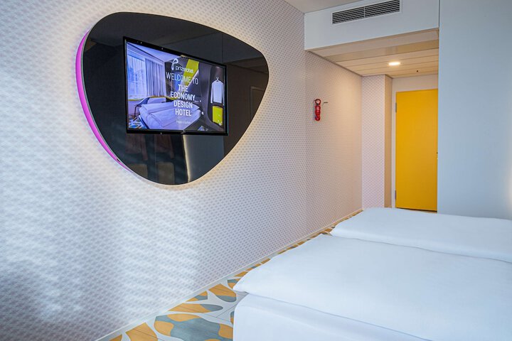 Room 9 of 87