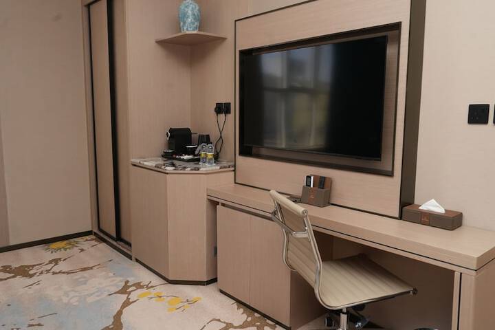 Room 11 of 46