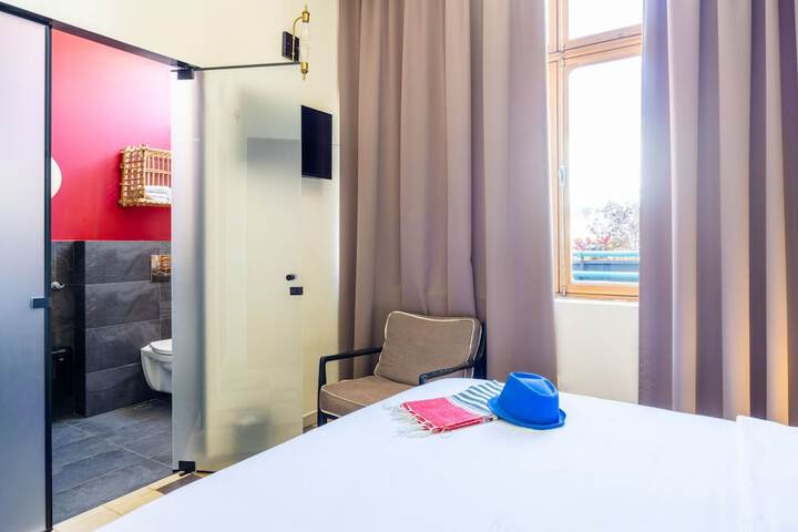 Room 50 of 80