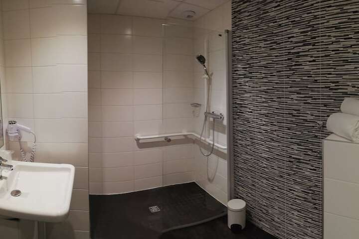 Room 29 of 48