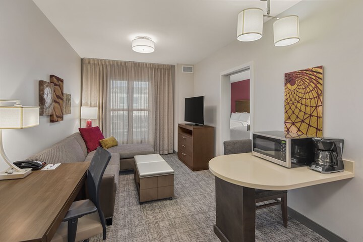 2 Bedroom Suite 1 King 2 Queen Accessible (15 of 22)