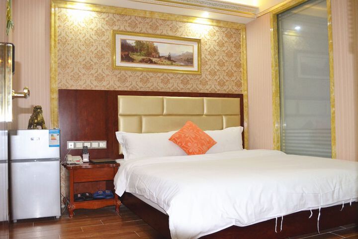 Room 8 of 20