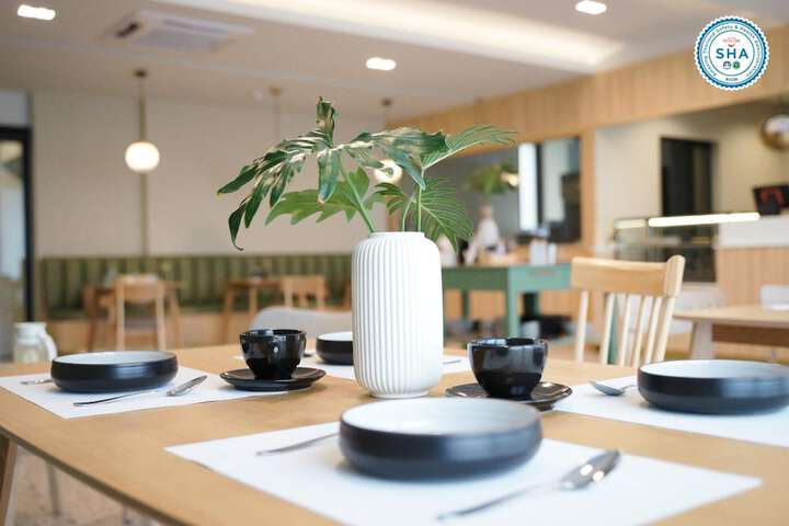 Dining 67 of 80