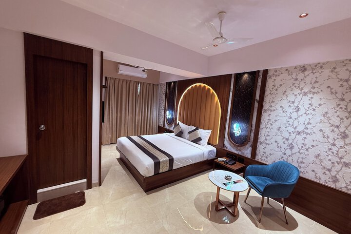 Hotel Saffron Grand Thane