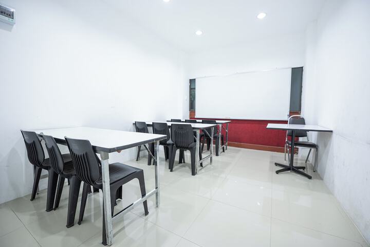 Business Center 80 of 83