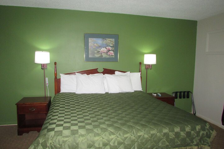 1 King Bed (9 of 19)