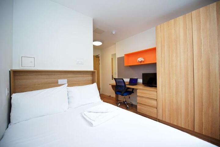 Room 7 of 10