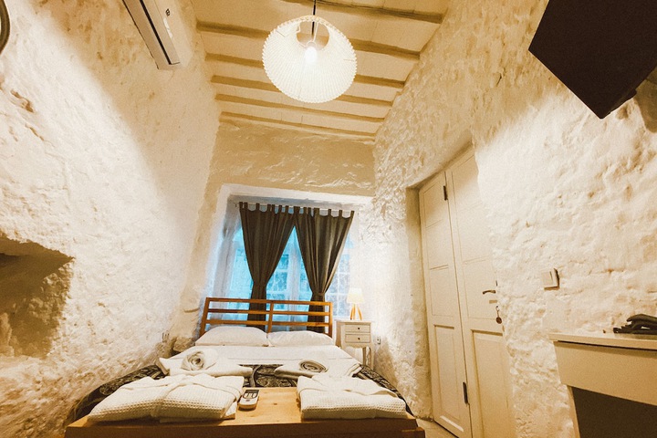 Room 13 of 79