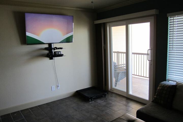 Room 4 of 210