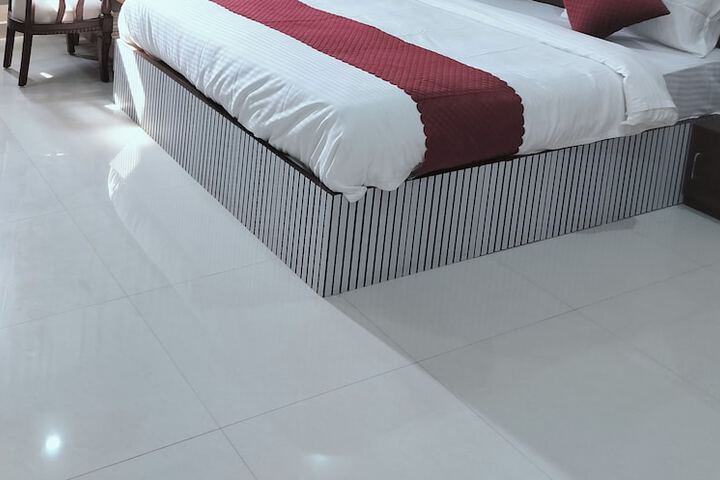 Room 13 of 20