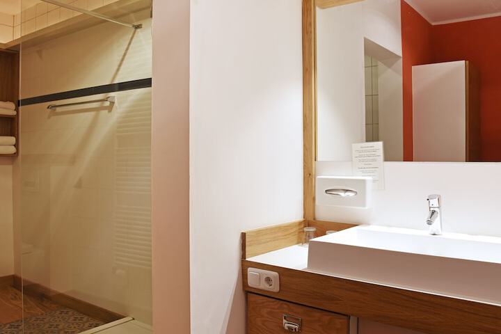 Room 15 of 23