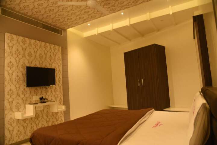 Room 8 of 43