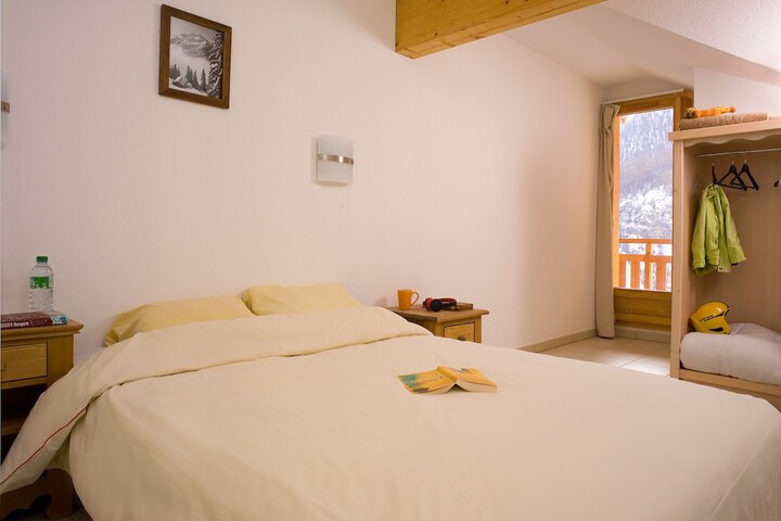 Room 2 of 16