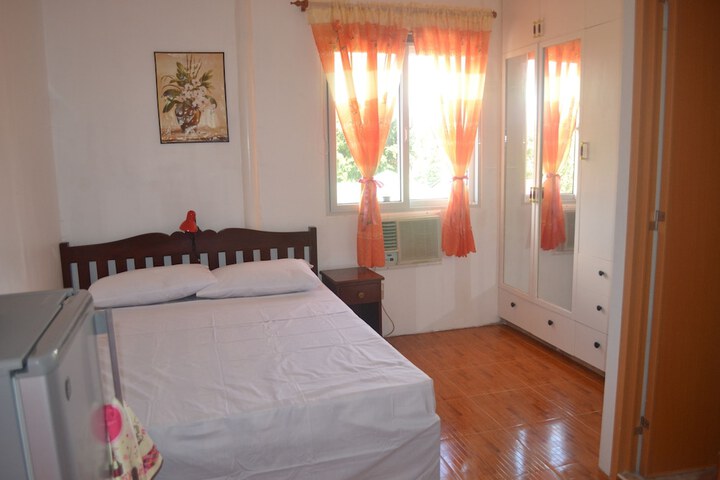 Room 4 of 141