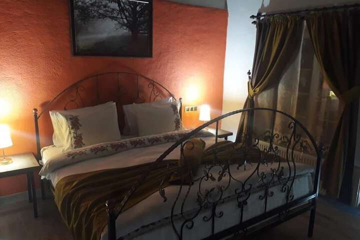 Room 44 of 185