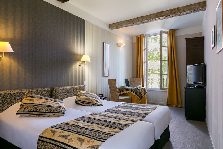 Room 7 of 24