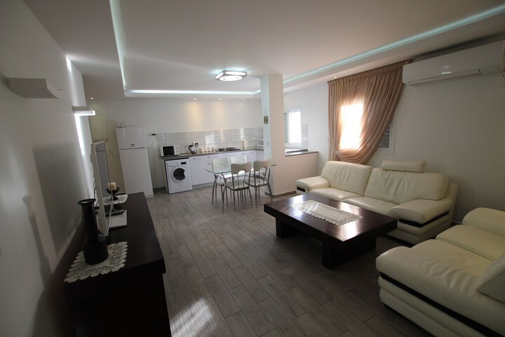 Room 21 of 37