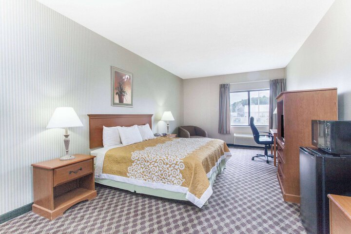 1 King Bed (12 of 12)