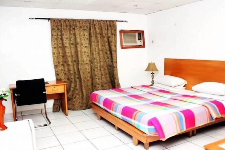 Room 4 of 13