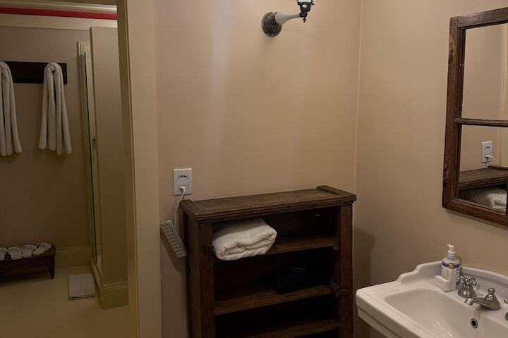 Room 12 of 48