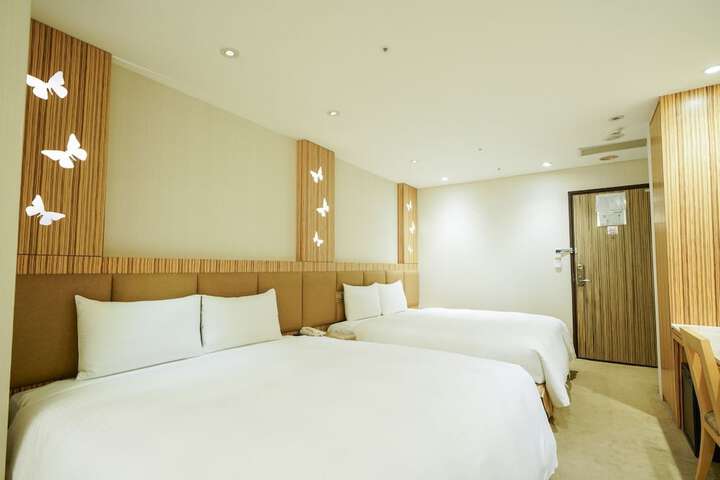 Room 6 of 66