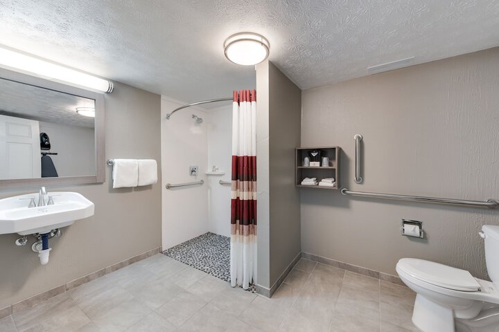 ADA Accessible Standard King (6 of 22)