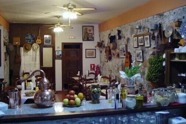 Dining 7 of 19