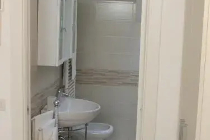 Room 9 of 13