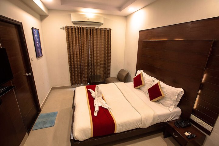 Room 12 of 30