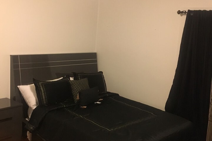 Room 9 of 33
