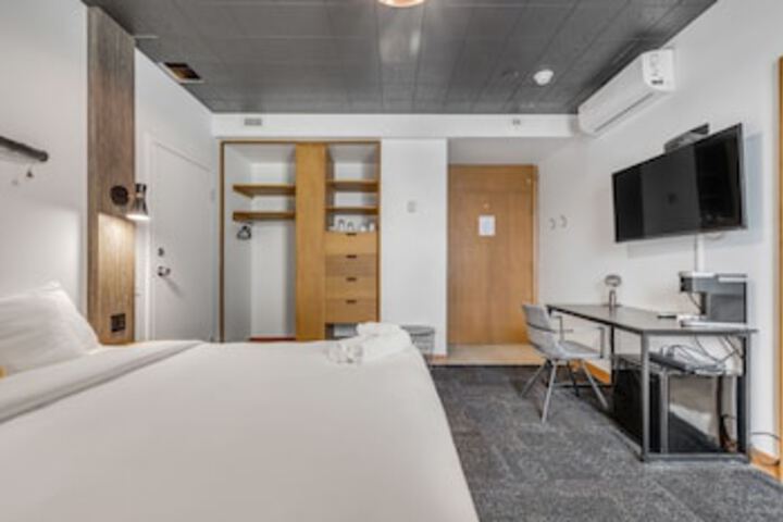 Room 49 of 147