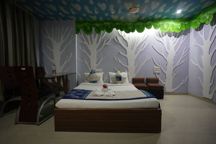 Room 16 of 34