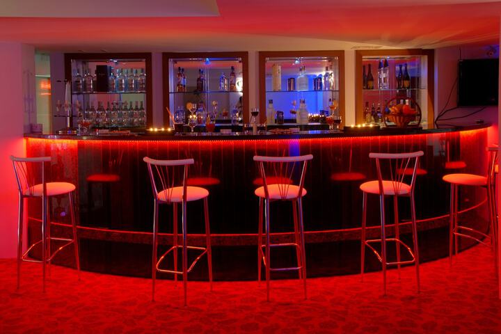 Lounge 31 of 49