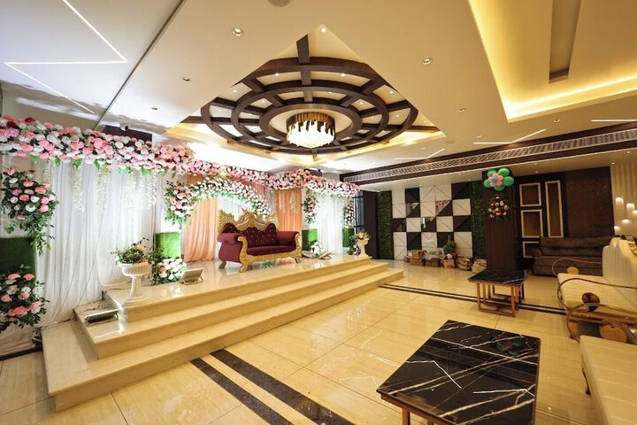 Ballroom/Hall 29 of 35
