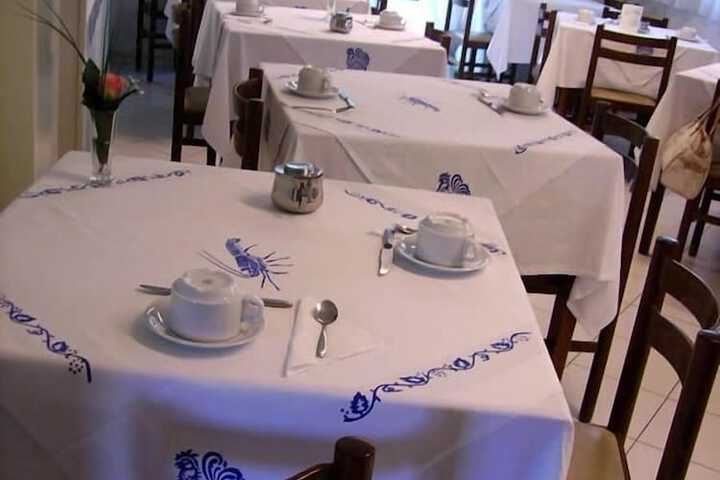 Dining 34 of 54