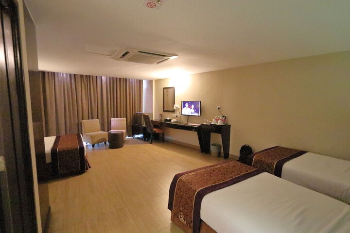 Room 17 of 66