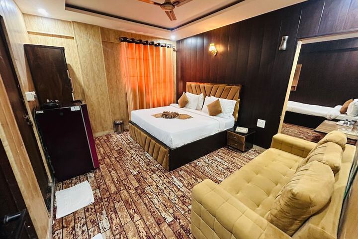 Room 27 of 92