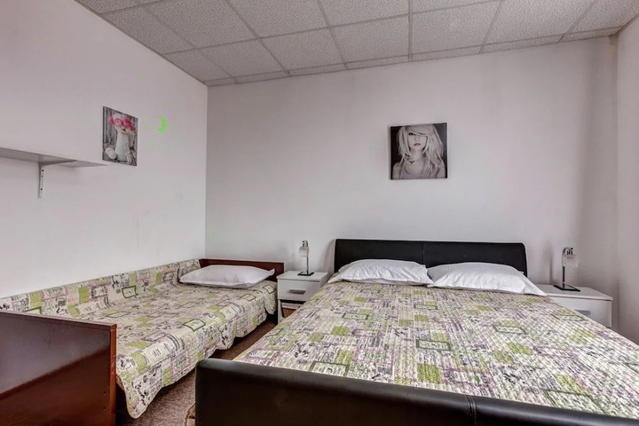 Room 4 of 23